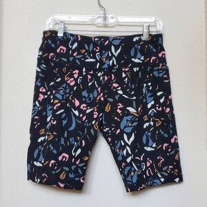 Sweaty Betty Abstract Workout 9" Inseam Shorts.  Size Large